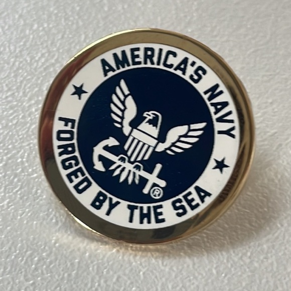 NAVY Forged by the Sea Pin 🇺🇸 - Picture 4 of 5